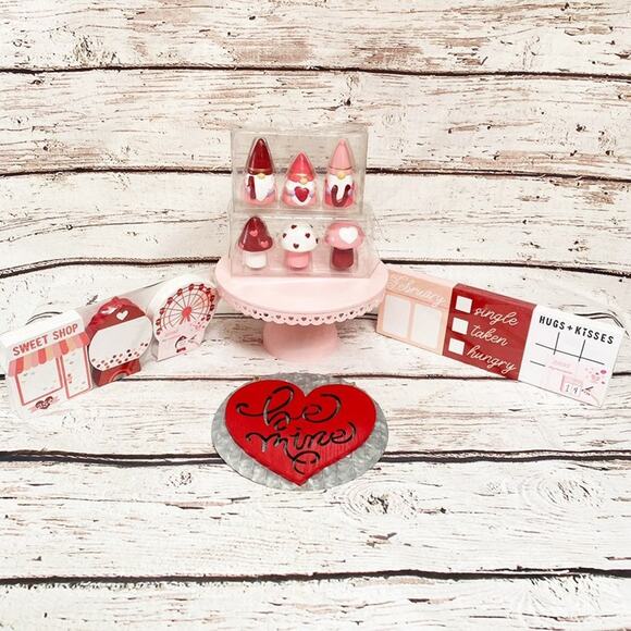 VALENTINES DAY Gnome Decor Bundle Set - Picture 1 of 1